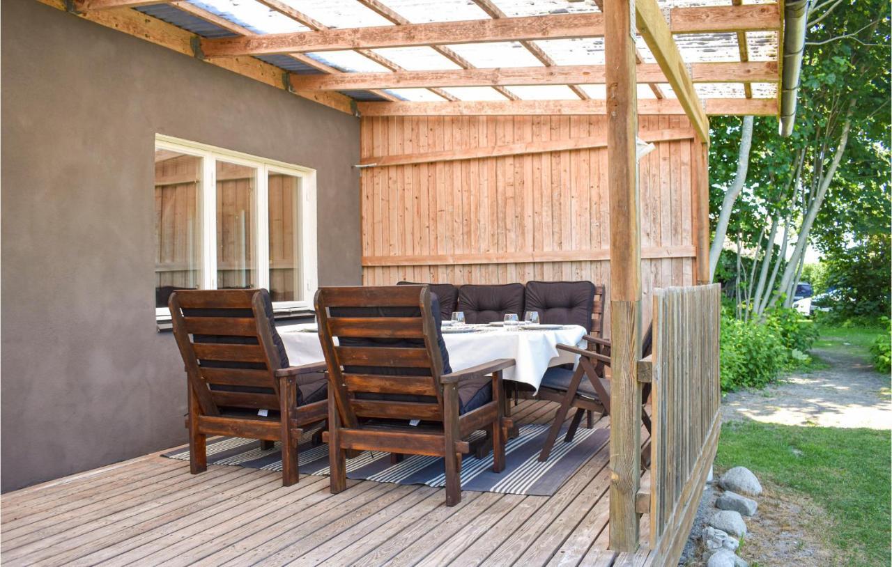 2 Bedroom Amazing Home In Fjaelkinge Экстерьер фото